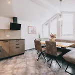 Theresa Apartmanhotel 3*