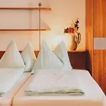 Theresa Apartmanhotel 3*