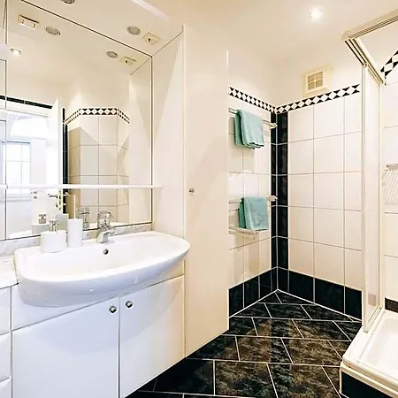 Aparthotel Theresa 3*